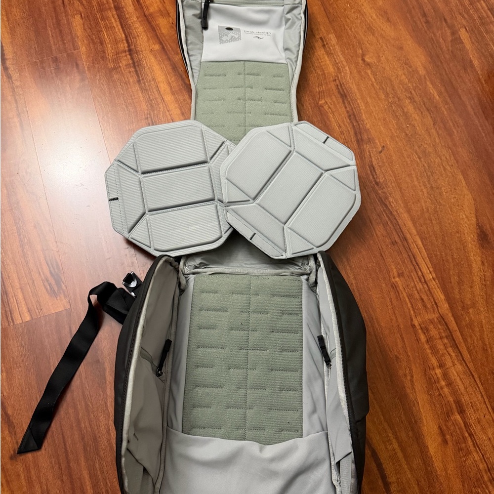 Peak Design Everyday Backpack Zip 20L Black - Picture 2 of 5